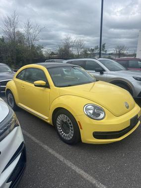 Yellow Rush/Black Roof 2014 Volkswagen Beetle 2.5L
