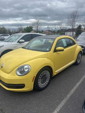 Yellow Rush/Black Roof 2014 Volkswagen Beetle 2.5L