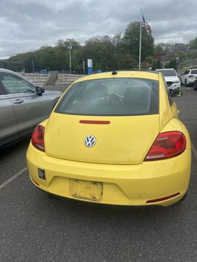 Yellow Rush/Black Roof 2014 Volkswagen Beetle 2.5L