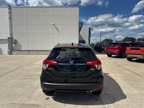 Crystal Black Pearl 2022 Honda HR-V EX