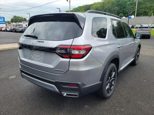 2025 Honda Pilot Touring 8-Passenger