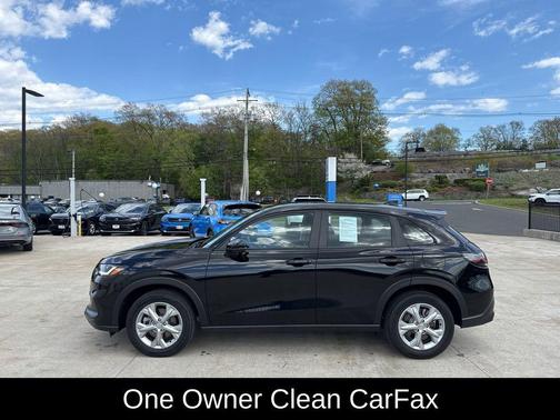 Crystal Black Pearl 2025 Honda HR-V LX