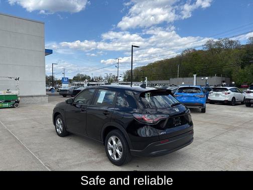 Crystal Black Pearl 2025 Honda HR-V LX