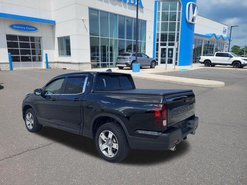 Crystal Black Pearl 2025 Honda Ridgeline RTL