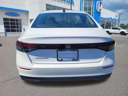 Platinum White Pearl 2026 Honda Accord SE