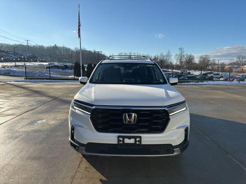 2023 Honda Pilot Touring 8-Passenger