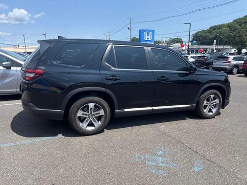 Crystal Black Pearl 2025 Honda Pilot EX-L