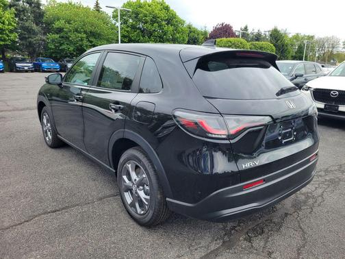Crystal Black Pearl 2027 Honda HR-V LX
