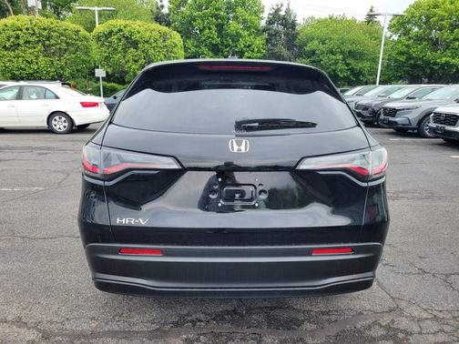 Crystal Black Pearl 2027 Honda HR-V LX