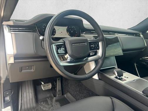 2025 Land Rover Range Rover P400 SE
