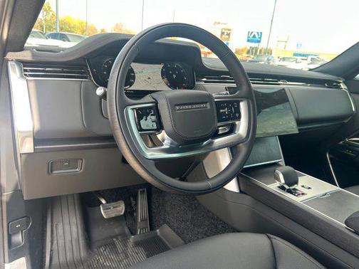 2025 Land Rover Range Rover P400 SE