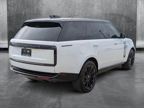 2025 Land Rover Range Rover P530 SE 7 Seat