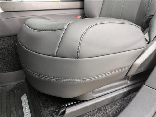 2025 Land Rover Range Rover P530 SE 7 Seat