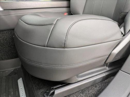 2025 Land Rover Range Rover P530 SE 7 Seat