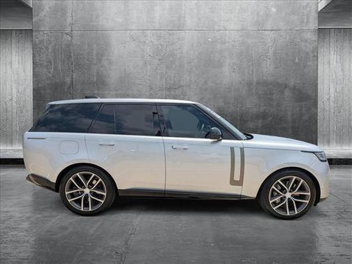 2024 Land Rover Range Rover P530 SE