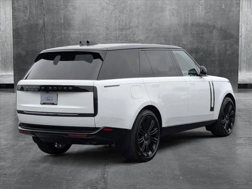 2025 Land Rover Range Rover P530 SE 7 Seat