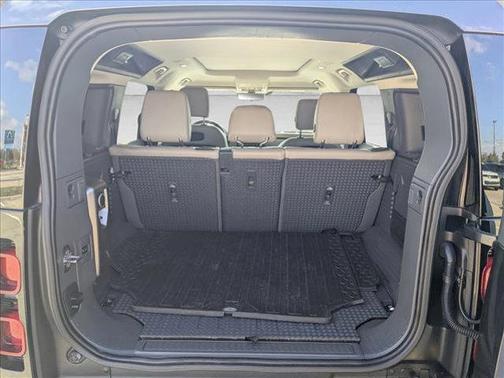 2022 Land Rover Defender 110 SE