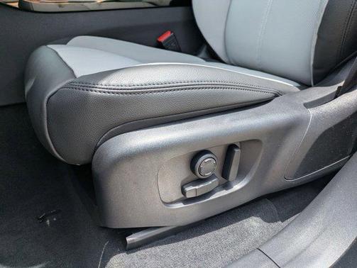 2026 Land Rover Range Rover Velar P250 SE R-Dynamic