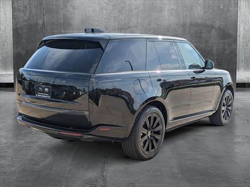 2025 Land Rover Range Rover P550e SE