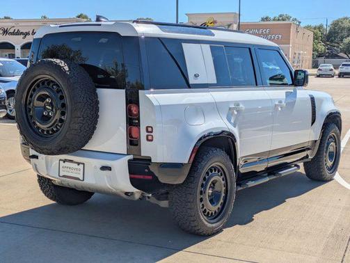 2024 Land Rover Defender 110 P300