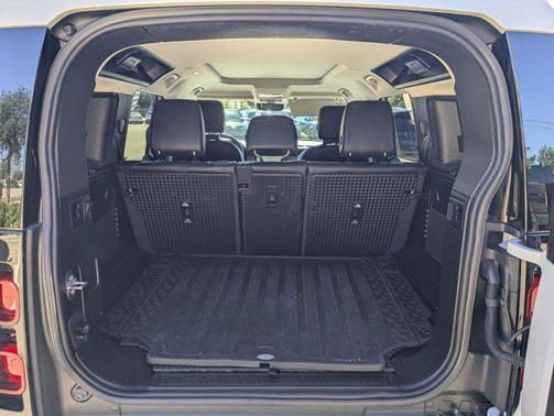 2024 Land Rover Defender 110 P300