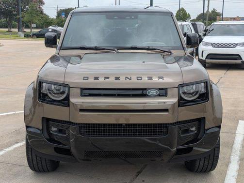 2025 Land Rover Defender 110 P400 X-Dynamic SE