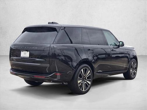 Santorini Black Metallic 2026 Land Rover Range Rover P400 SE 7 Seat