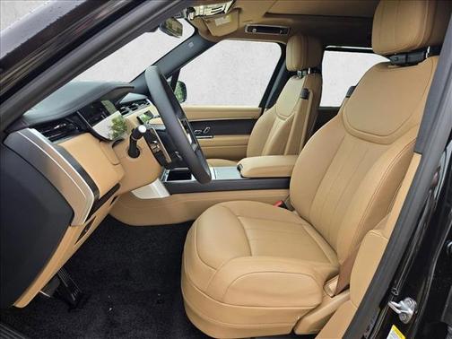 Santorini Black Metallic 2026 Land Rover Range Rover P400 SE 7 Seat