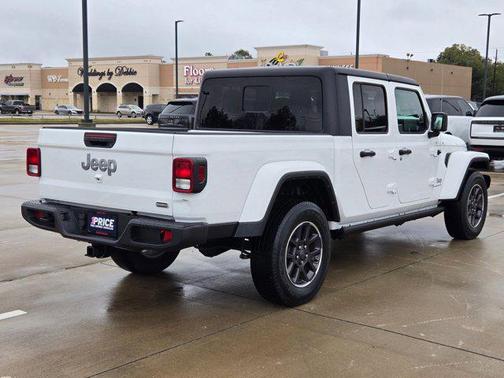 2022 Jeep Gladiator Overland