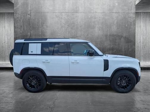 2023 Land Rover Defender 110 SE