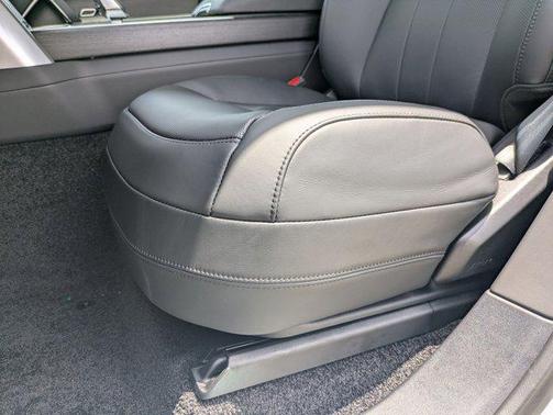 2025 Land Rover Range Rover P400 SE