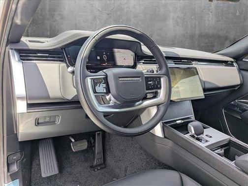 2025 Land Rover Range Rover P400 SE
