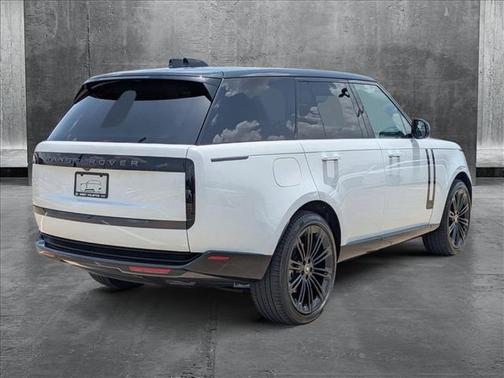 2025 Land Rover Range Rover P400 SE
