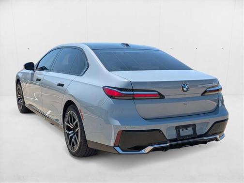 2025 BMW 740 i