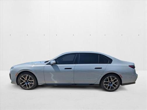 2025 BMW 740 i