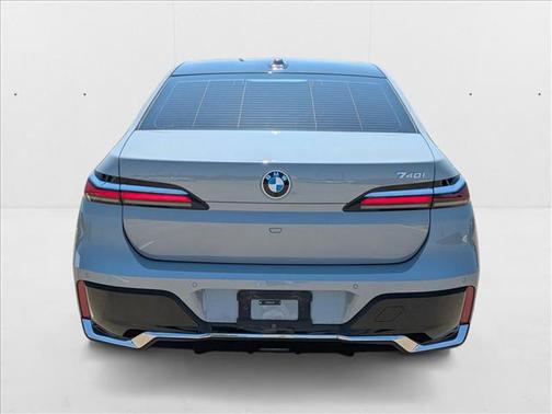 2025 BMW 740 i