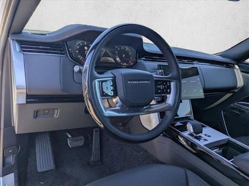 2025 Land Rover Range Rover P530 SE