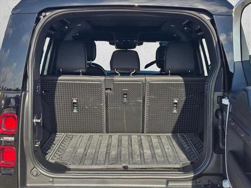 2025 Land Rover Defender 110 P400 X-Dynamic SE