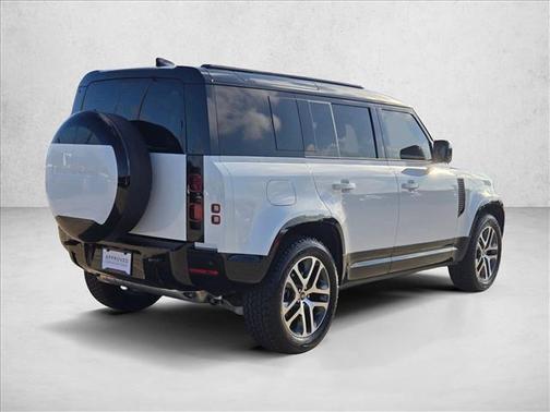 2025 Land Rover Defender 110 P400 X-Dynamic SE