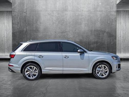 2024 Audi Q7 55 Premium Plus