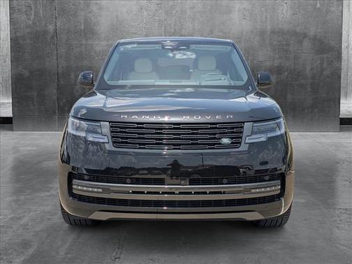 2025 Land Rover Range Rover P550e SE