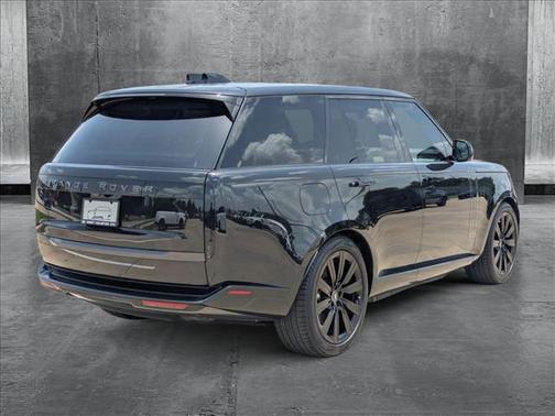 2025 Land Rover Range Rover P550e SE