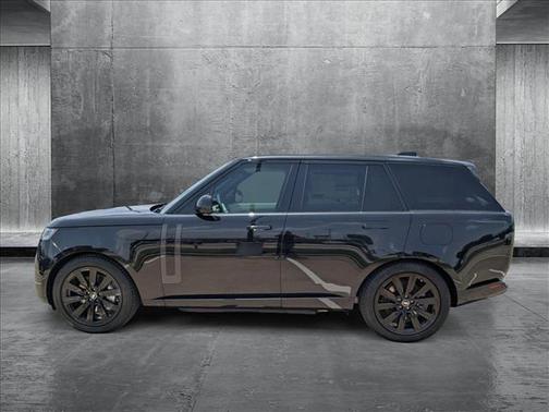 2025 Land Rover Range Rover P550e SE