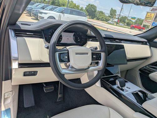 2025 Land Rover Range Rover P550e SE