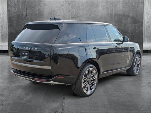 2025 Land Rover Range Rover P530 SE