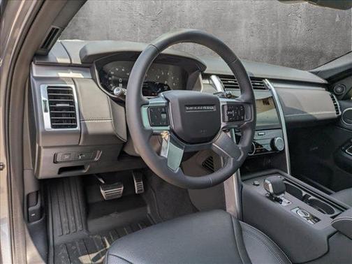 2024 Land Rover Discovery P300 Dynamic SE