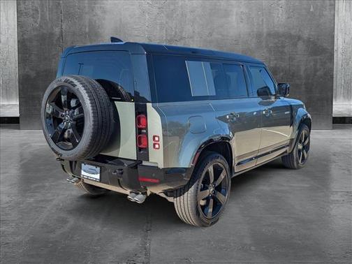 2025 Land Rover Defender X-Dynamic SE