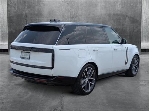 2025 Land Rover Range Rover P400 SE