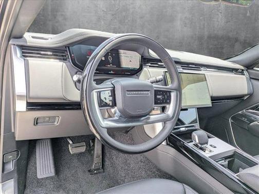 2025 Land Rover Range Rover P530 SE
