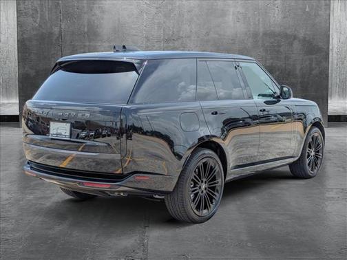 2025 Land Rover Range Rover P530 SE